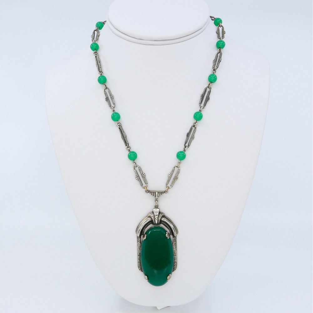 Vintage Art Deco Czech UV Glow Beads Green Glass Pendant Necklace 1920s